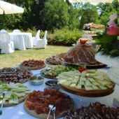 Buffet di nozze sul prato della orangerie